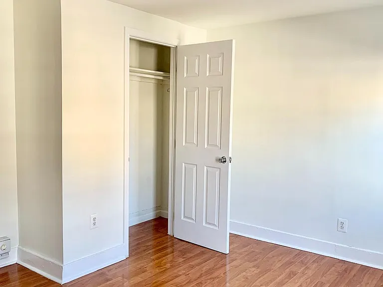 221 Baker St — Photo 18