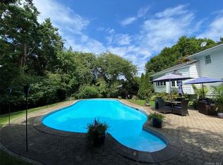 11 Cedarwood Rd, White Plains, NY 10605