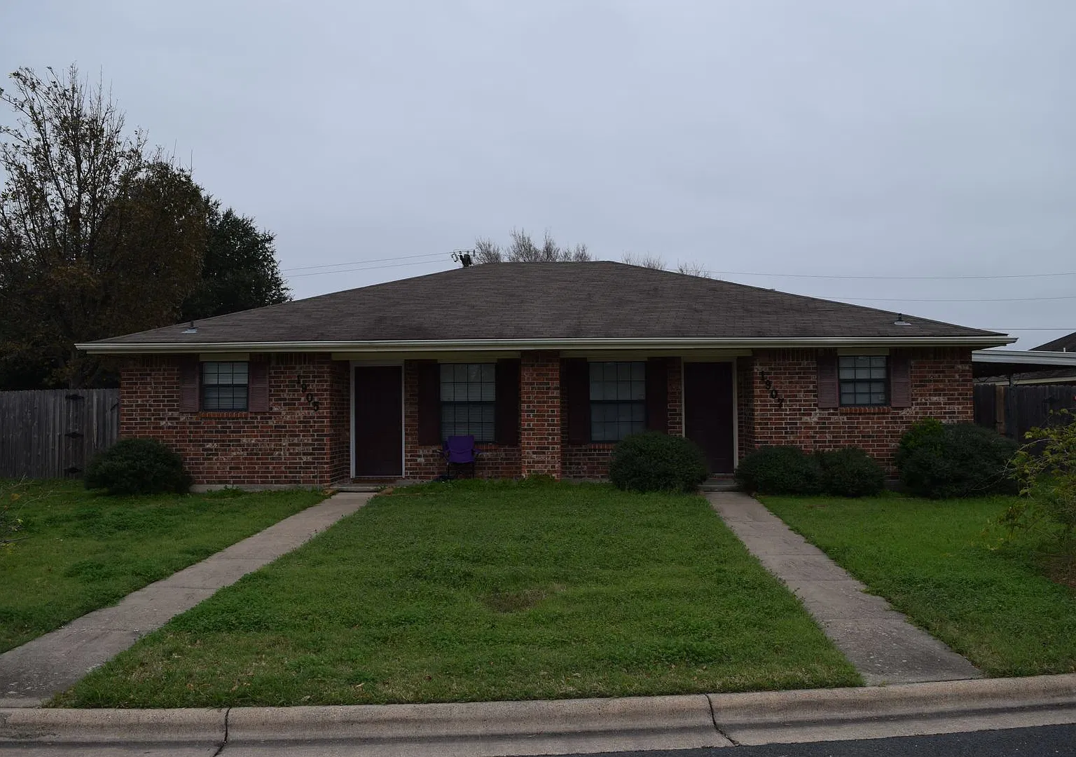 Available For August Pre-Lease Charming 3 Bed, 2 Bath Duplex In Great Location! — Photo 1