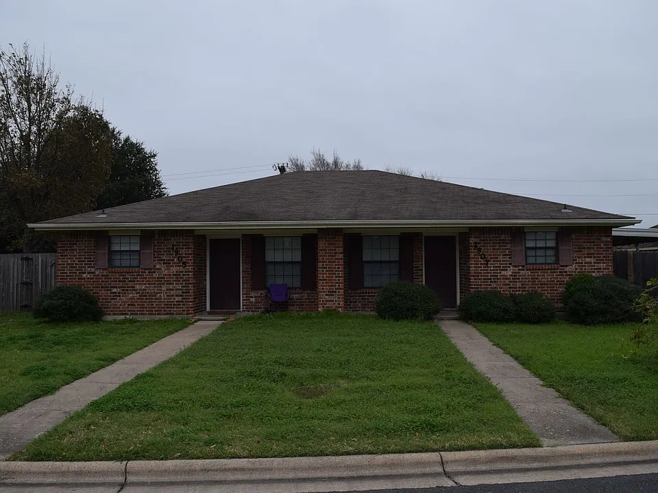 1907 Woodsman Dr #1