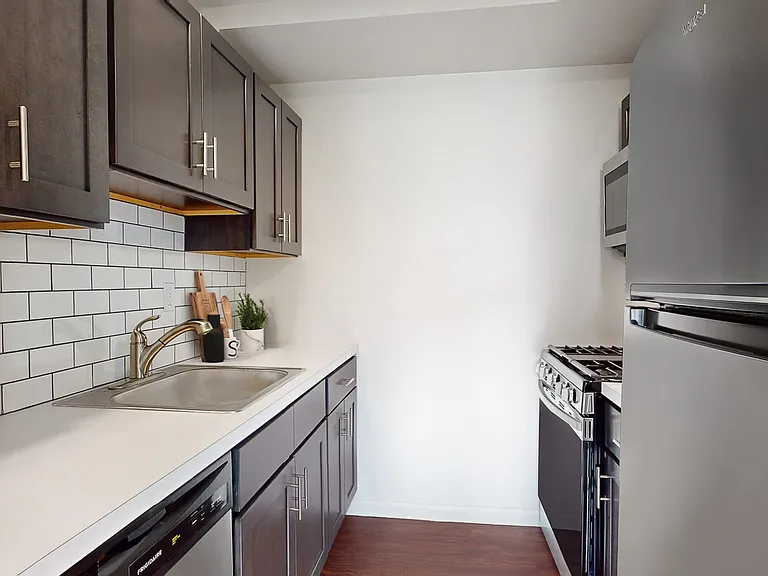 Sweetbriar Apartments — Photo 11