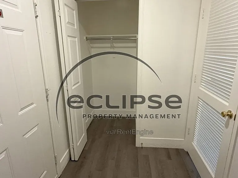 560 Huntington Point Ln — Photo 32