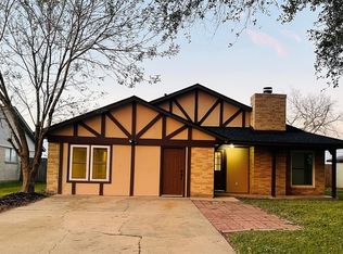 1225 Clover Dr, Angleton, TX 77515