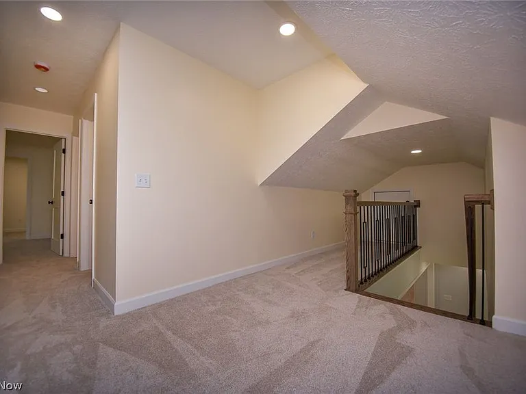 263 Cardinal Dr — Photo 32