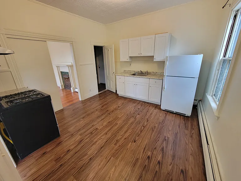 8 Sherwood St #1 — Photo 7