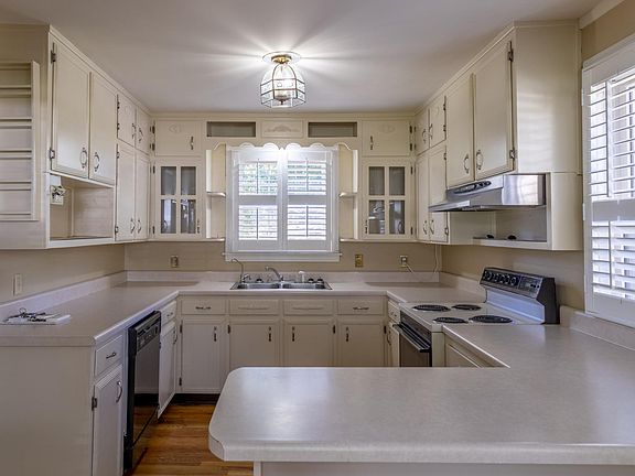 4th image of 1051 Forrest Dr