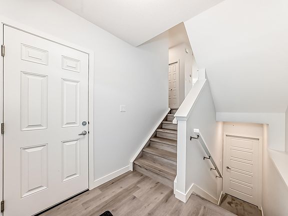 4th image of 2282 Chokecherry Close SW