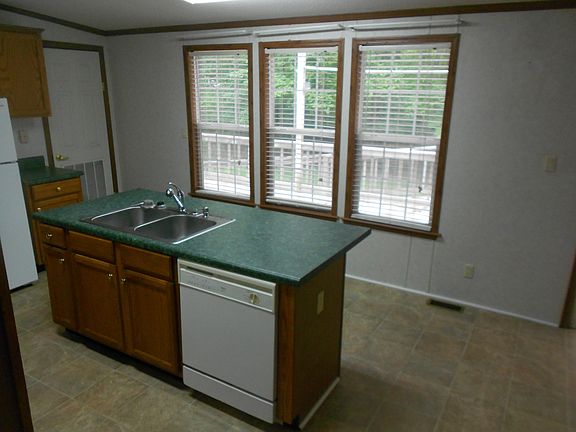 3rd image of 577 Foxwood Dr