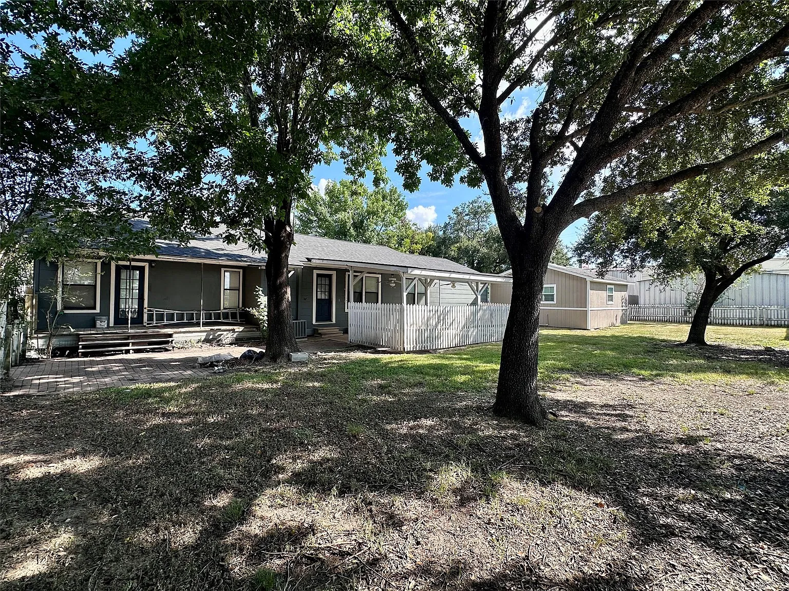 4 bed, 2.0 bath, 2248 sqft, $2,000 — Photo 3