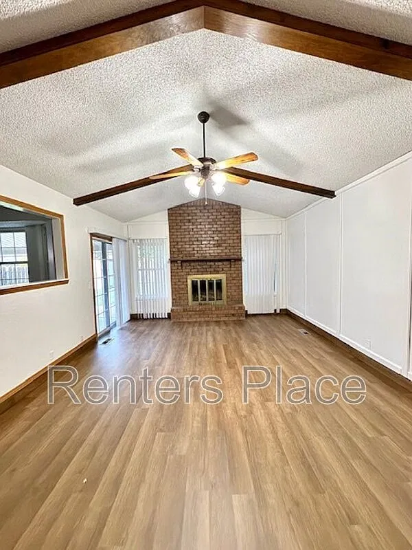 3 bed, 2.0 bath, 1458 sqft, $1,595 — Photo 2