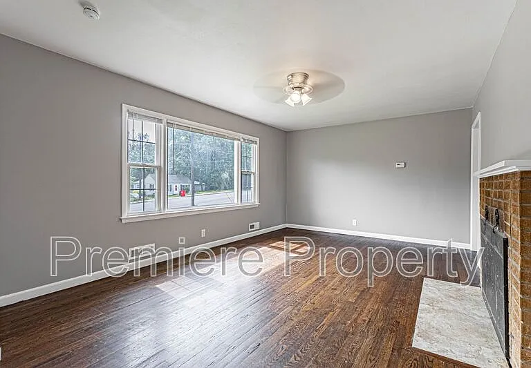 3320 S Sterling Ave — Photo 3