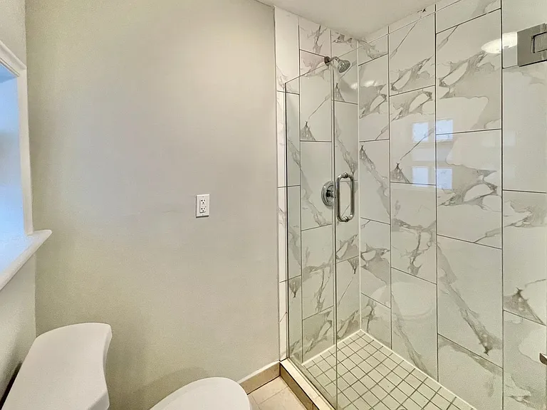 2424 W Iowa St — Photo 20