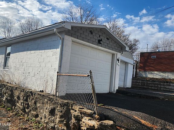 3rd image of 549 Carson St