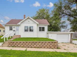 8 E Lincoln St, Marshalltown, IA 50158