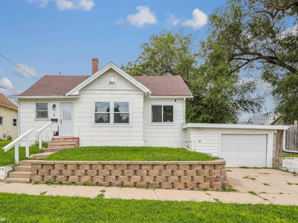 8 E Lincoln St, Marshalltown, IA 50158