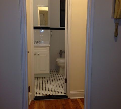 5th image of 4307 39th Pl APT 1L