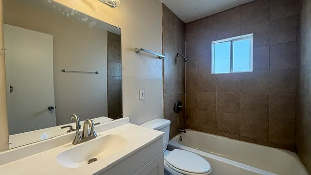 2 bedroom 2 bathroom near 202 Freeway — Photo 4