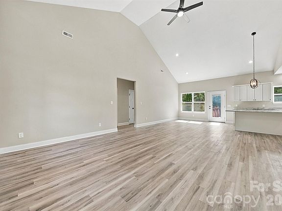 5th image of 189 Sweet Cherry Ln