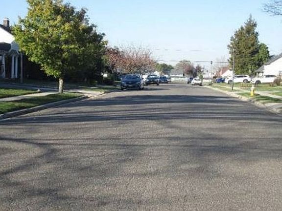 Exterior Neighborhood (street photo)