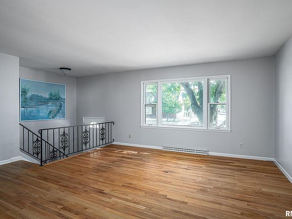 3rd image of 530 6th St