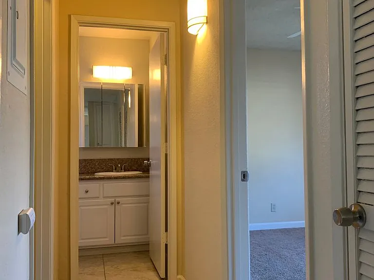 1619 G Street — Photo 15