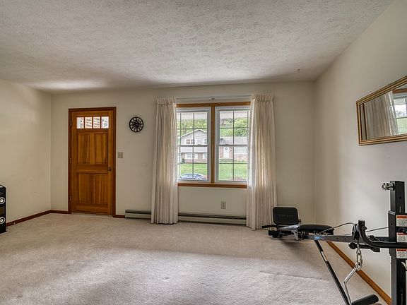 4th image of 221 Park Dr