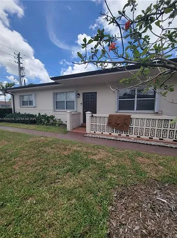1052 SW 79th Ave — Photo 4
