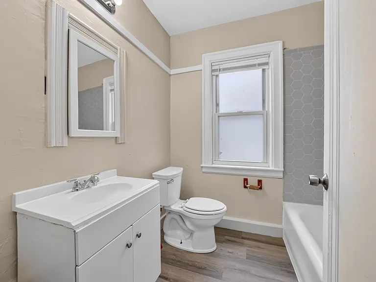 2647 Lothrop Ave — Photo 7