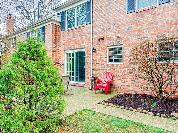 3rd image of 70 Yardley Ln