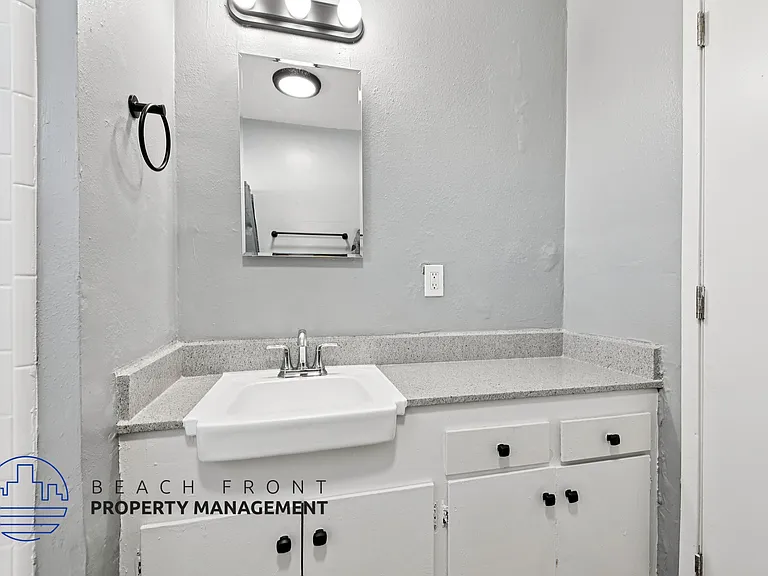 1105 N. Flower St. — Photo 9