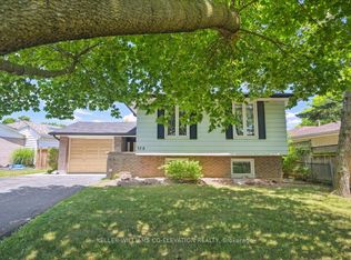 379 Bryant Cres S, Burlington, ON L7L 3Z4