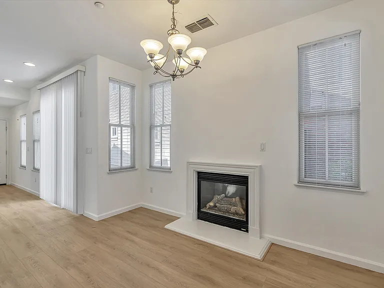 Baywood Ln — Photo 3