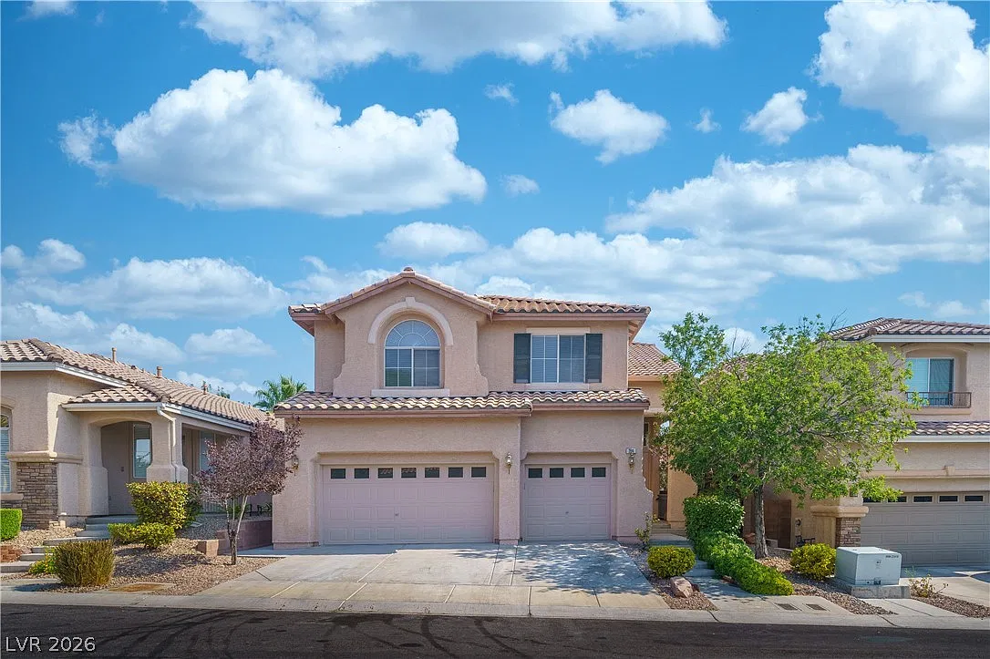 4 bed, 2.5 bath, 2360 sqft, $3,000 — Photo 1