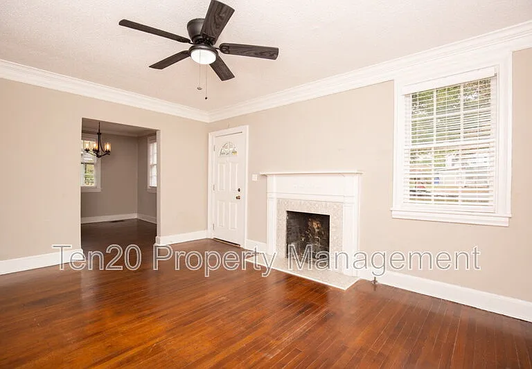 3909 Crestview Dr — Photo 3