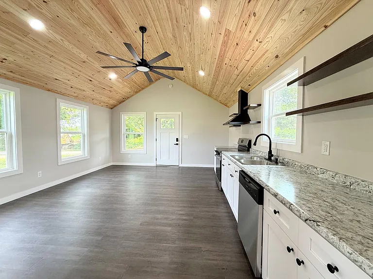 506 1st Ave W #6B — Photo 3