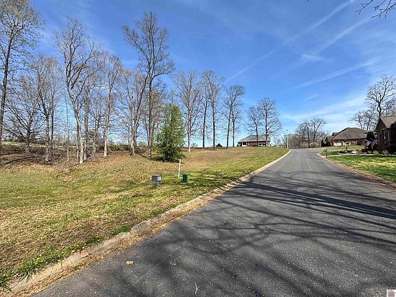 2nd image of 8 Comanche Dr