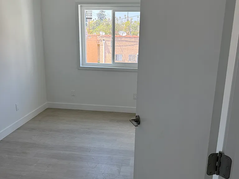 1877 W 25th St #1877 — Photo 8
