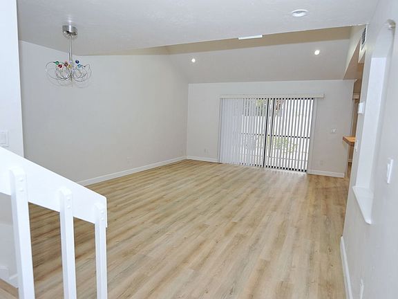 3rd image of 206 Woodshire Ln
