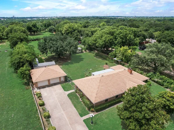 1614 Tenderfoot Ln, Desoto, TX 75115
