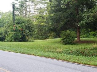 210 Highland Lake Dr, Flat Rock, NC 28731