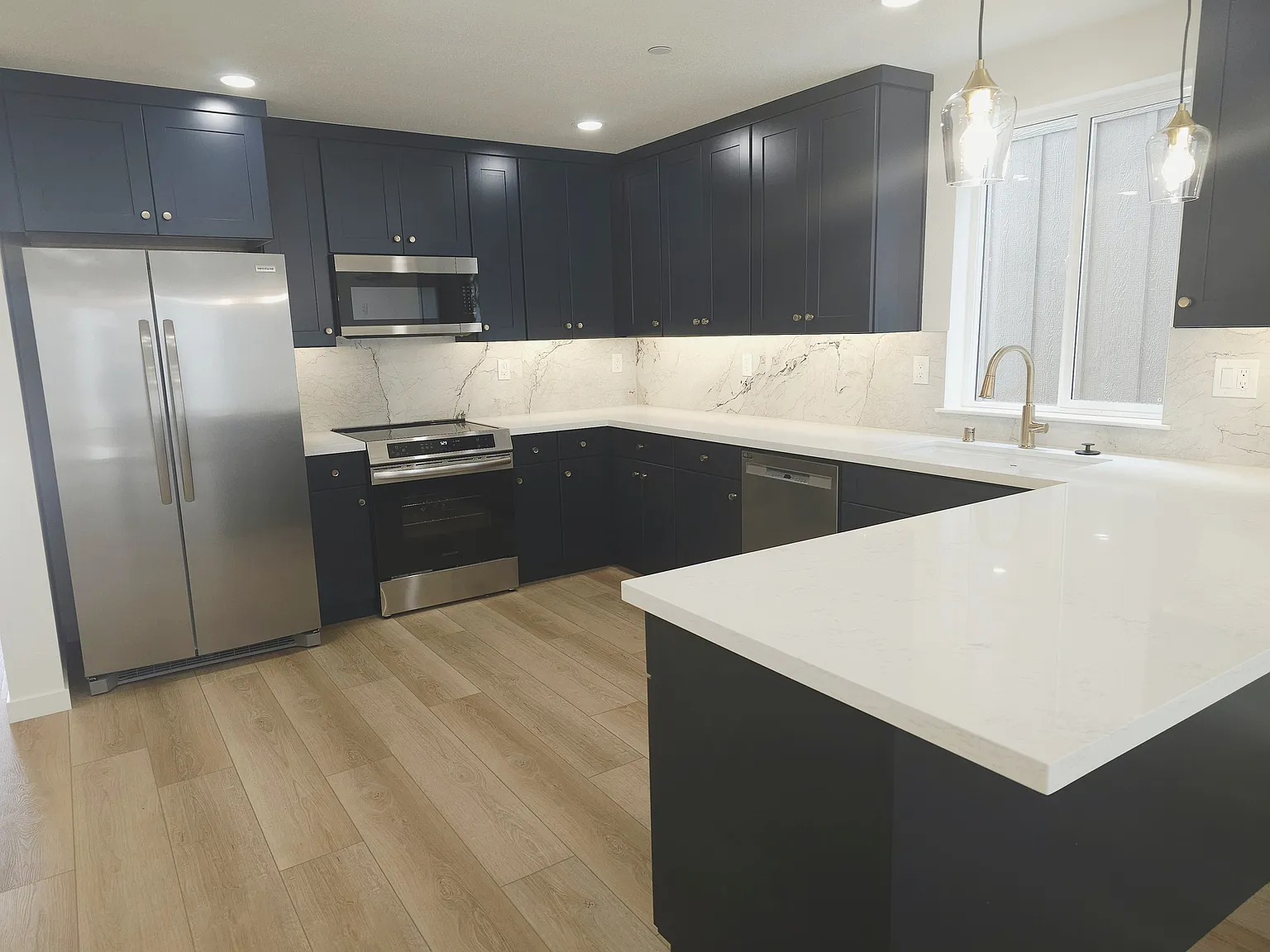 3 bed, 2.5 bath, 1815 sqft, $2,300 — Photo 3