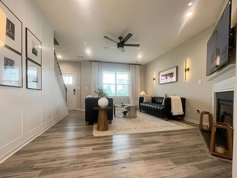 134 Chatfield Dr — Photo 2