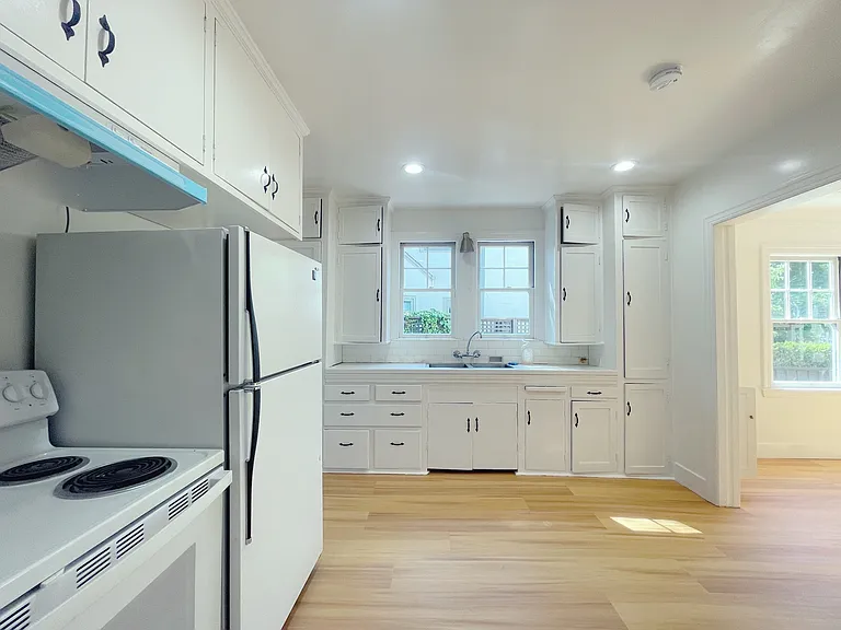 2351 Ramona St — Photo 8