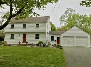 6 Owings Stone Rd, Barrington, RI 02806