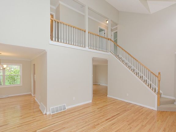 5th image of 310 Highgate Dr