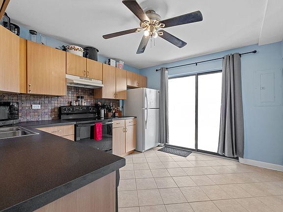 5th image of 272 Canterbury Ln APT 2