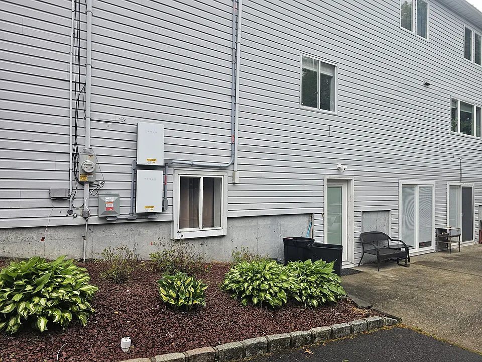 17 Greentree Ave