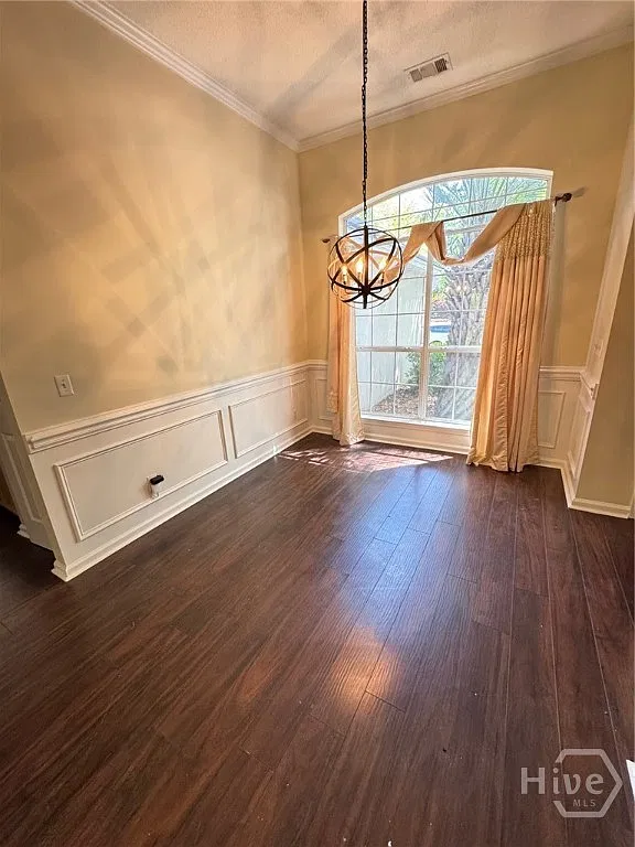 3 bed, 2.0 bath, 2044 sqft, $1,900 — Photo 3