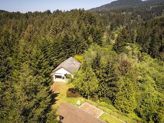 3rd image of 89453 Rustic Ln