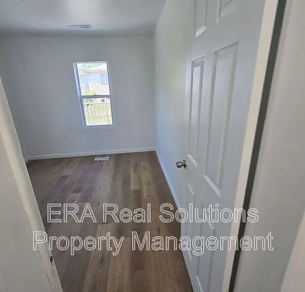 1665 Elaine Rd — Photo 7